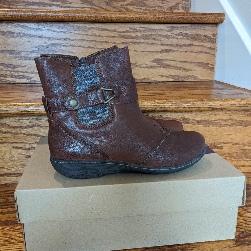 Clarks - Leather Ankle Boots w/ Knit Panel Fianna Adley Brown